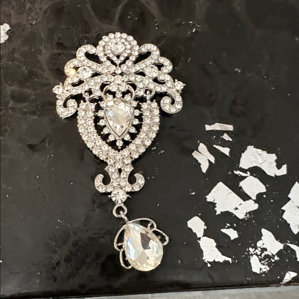Elegant Black Jewelry Box with Silver Accents - Picture 2 of 8